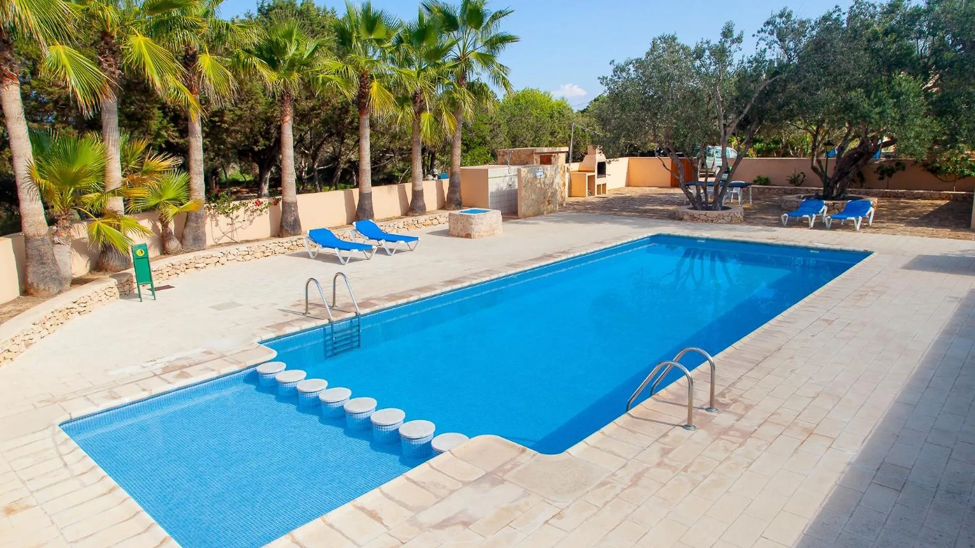Apartment Can Granada Es Pujols